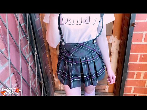 ❤️ Msichana wa shule Ananyonya Dick yake kwa kina na kutombana badala ya madarasa. Ponografia kali ❌️❤