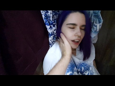 ❤️ Nilimkuta dada yangu chumbani na kumsaidia cum Ponografia kali ❌️❤
